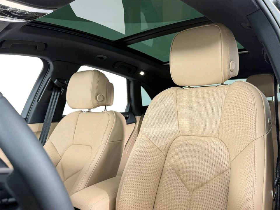 2026 Porsche Macan Electric - Image 5 of 5