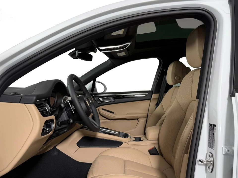 2026 Porsche Macan Electric - Image 4 of 5