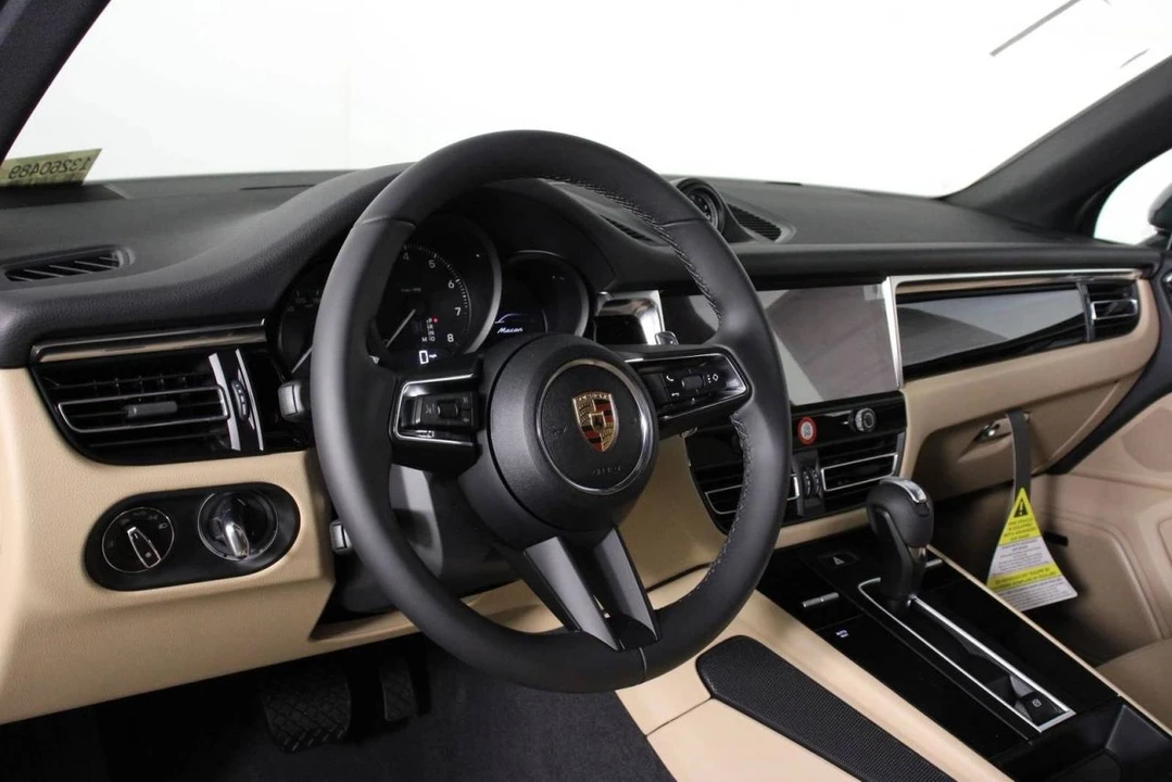 2026 Porsche Macan - Image 4 of 4
