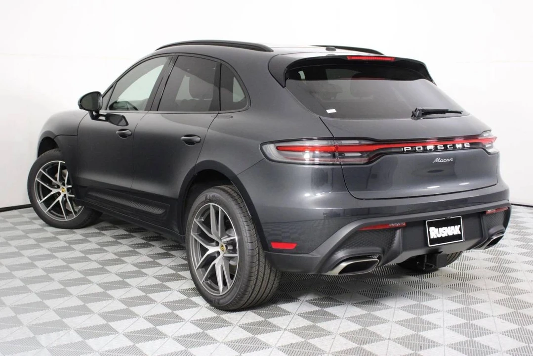 2026 Porsche Macan - Image 3 of 4