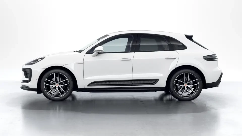 2026 Porsche Macan - Image 15 of 31