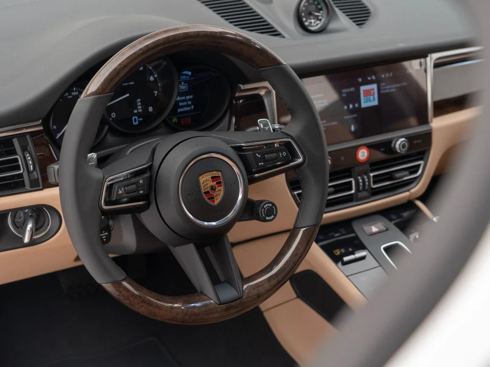 2026 Porsche Macan - Image 19 of 31