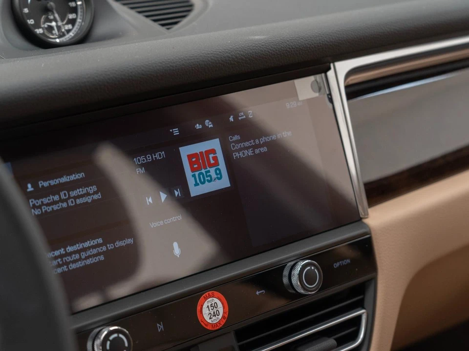 2026 Porsche Macan - Image 25 of 31