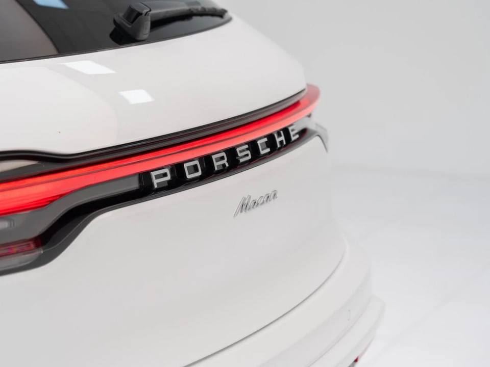 2026 Porsche Macan - Image 13 of 31