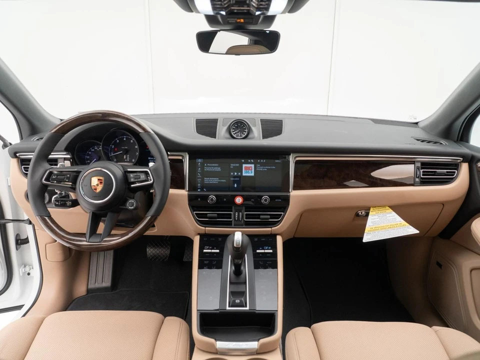2026 Porsche Macan - Image 30 of 31