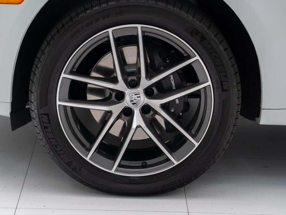 2026 Porsche Macan - Image 12 of 31
