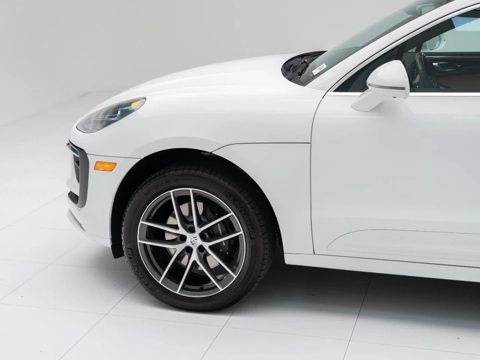 2026 Porsche Macan - Image 11 of 31