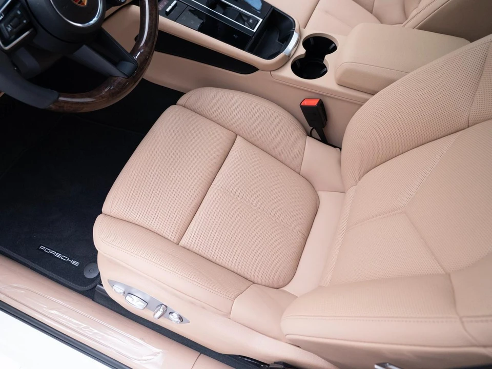 2026 Porsche Macan - Image 16 of 31