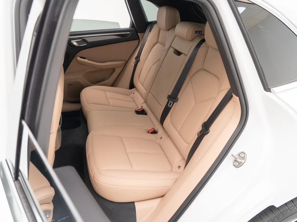 2026 Porsche Macan - Image 29 of 31