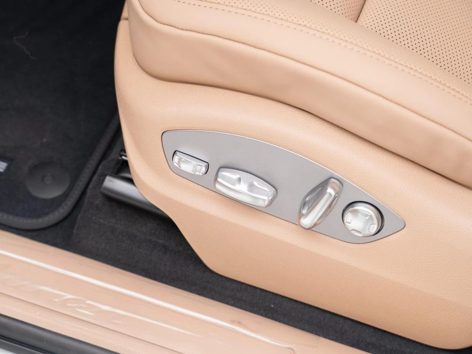 2026 Porsche Macan - Image 15 of 31
