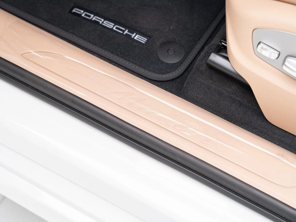 2026 Porsche Macan - Image 14 of 31