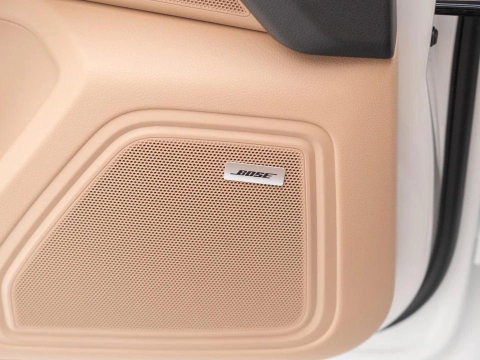 2026 Porsche Macan - Image 22 of 31