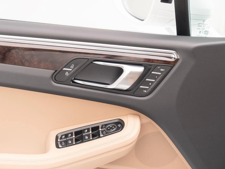 2026 Porsche Macan - Image 21 of 31