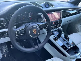 2026 Porsche Macan Electric - Image 25 of 31