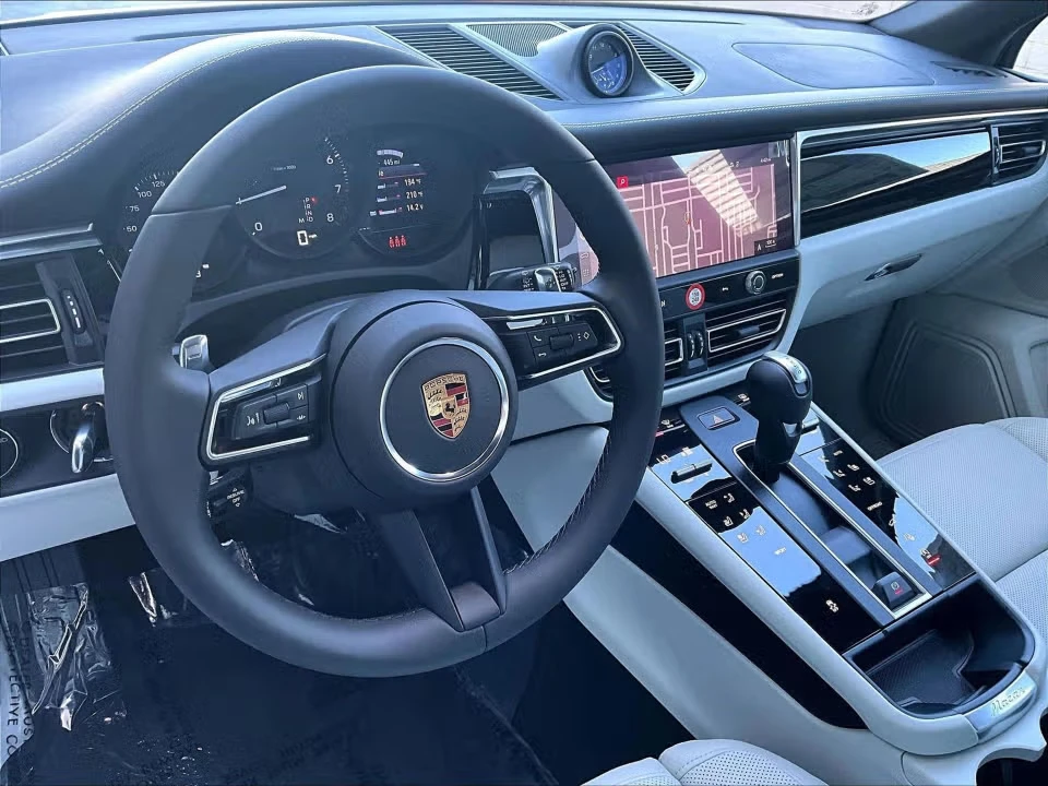 2026 Porsche Macan Electric - Image 27 of 31