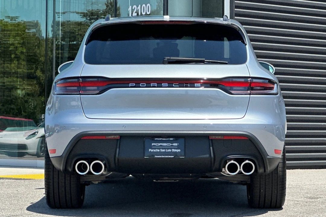2026 Porsche Macan - Image 7 of 31