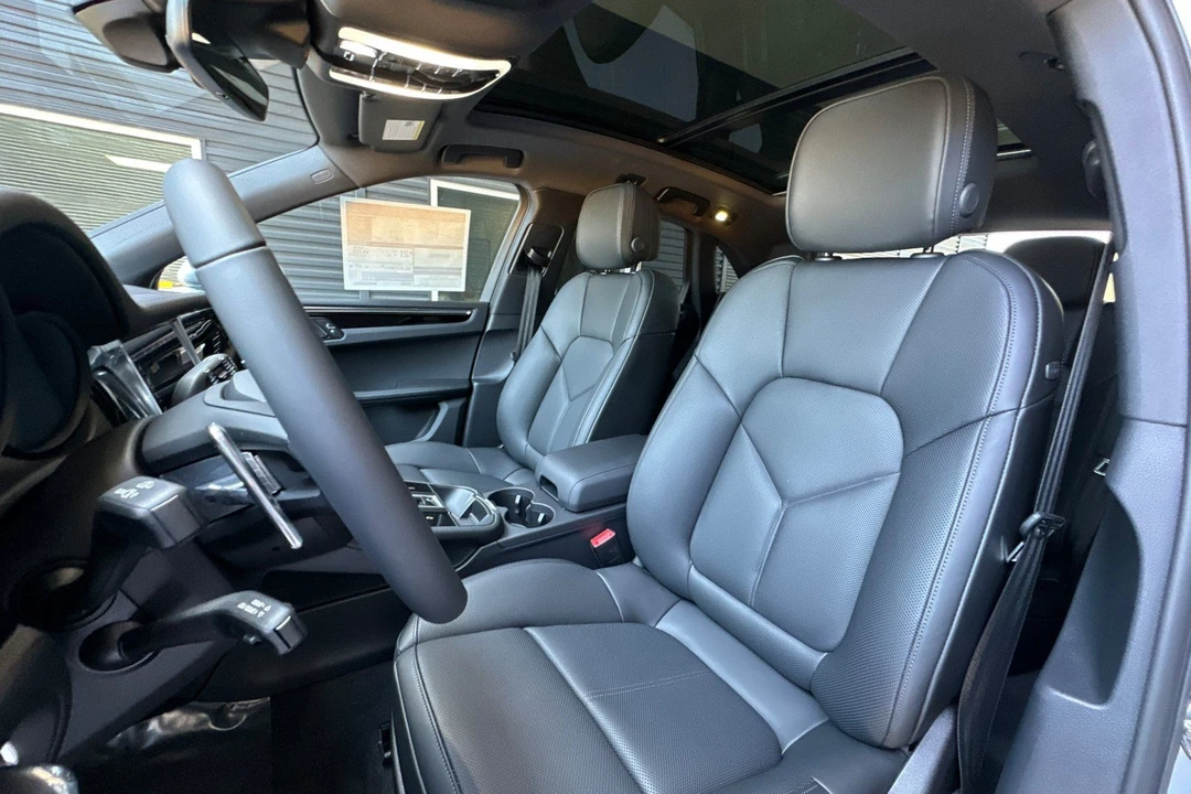 2026 Porsche Macan - Image 5 of 31