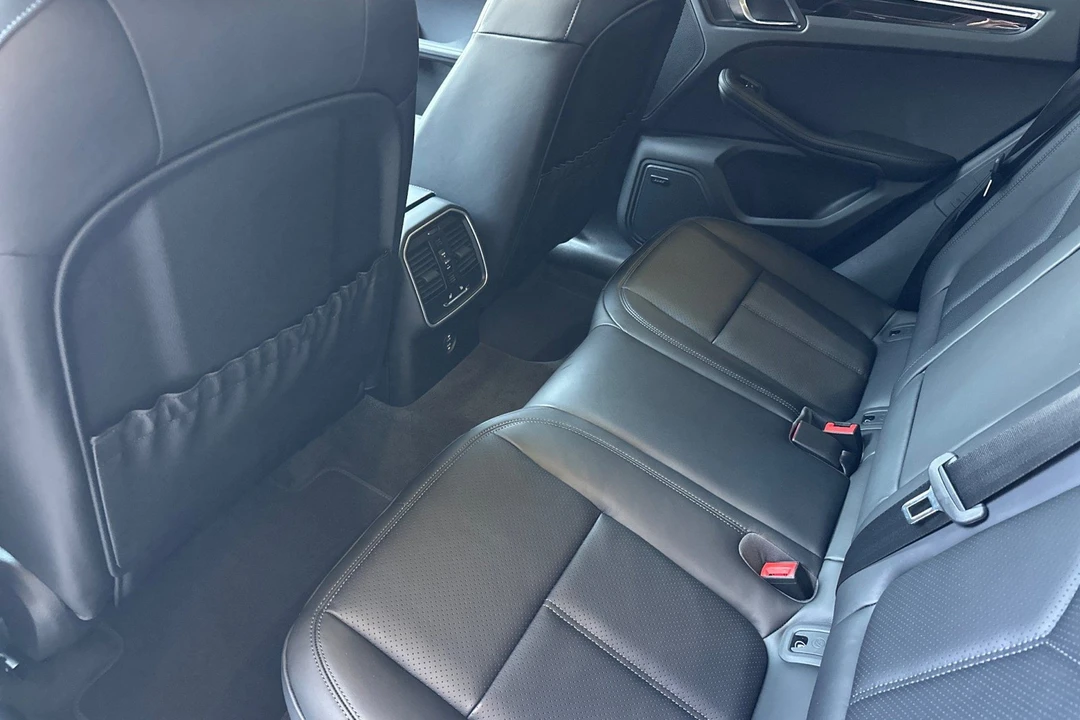 2026 Porsche Macan - Image 15 of 31