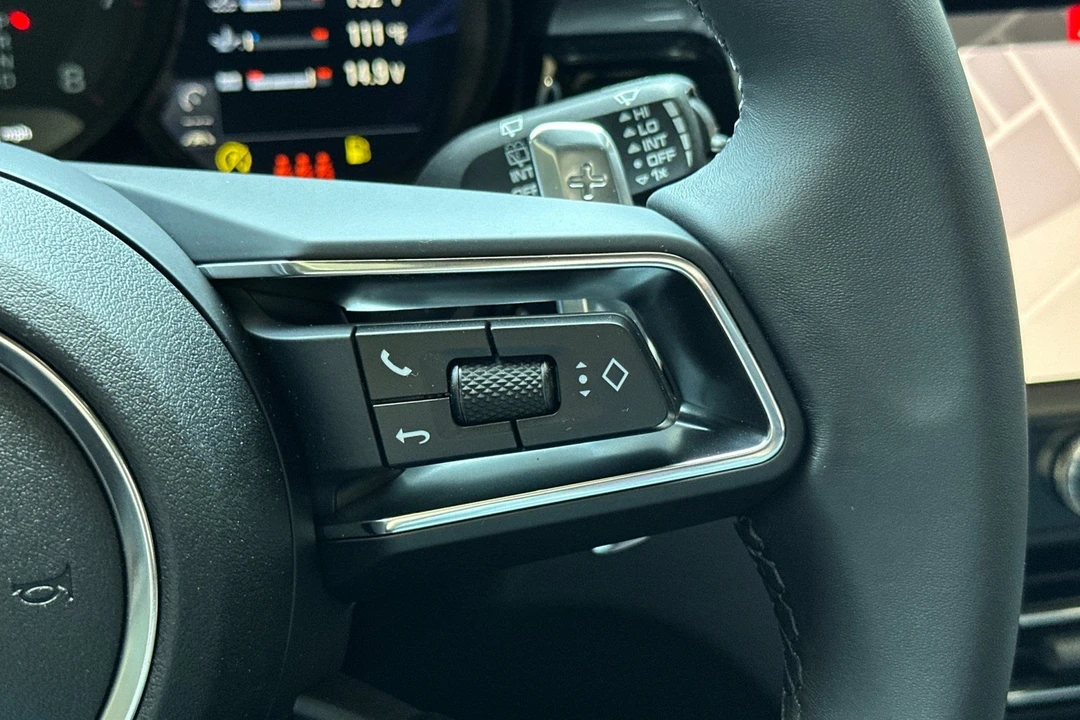 2026 Porsche Macan - Image 31 of 31