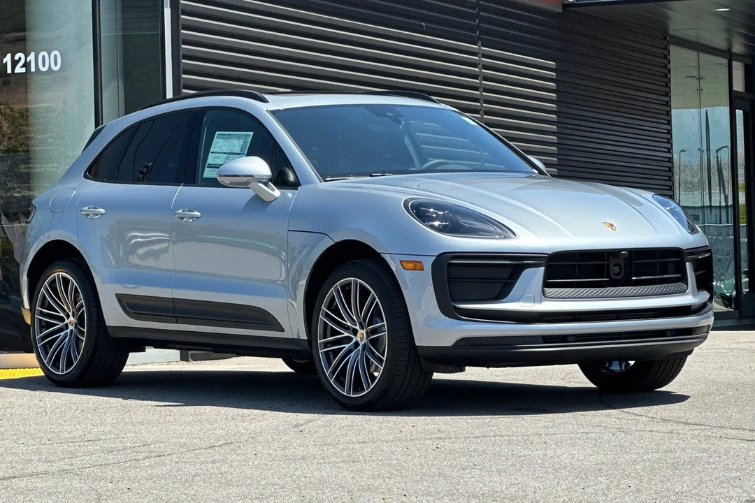2026 Porsche Macan - Image 10 of 31