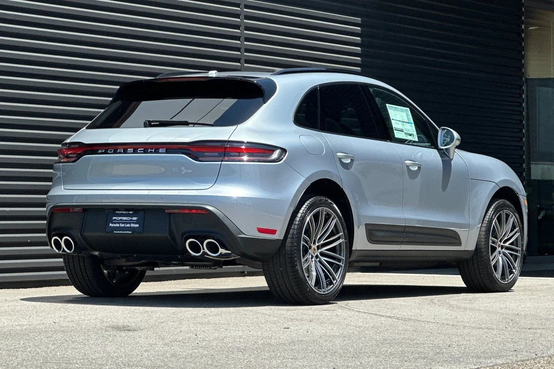 2026 Porsche Macan - Image 8 of 31