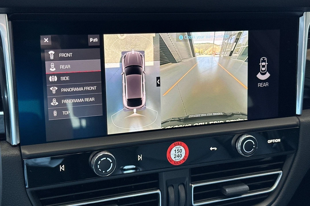 2026 Porsche Macan - Image 24 of 31