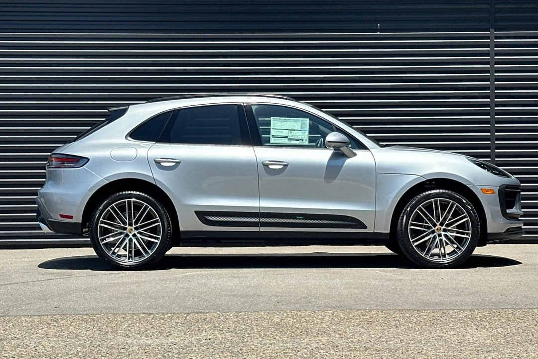 2026 Porsche Macan - Image 9 of 31