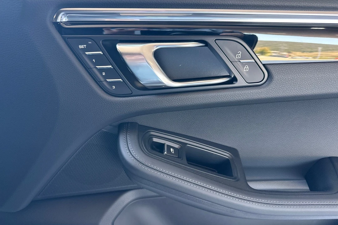 2026 Porsche Macan - Image 20 of 31