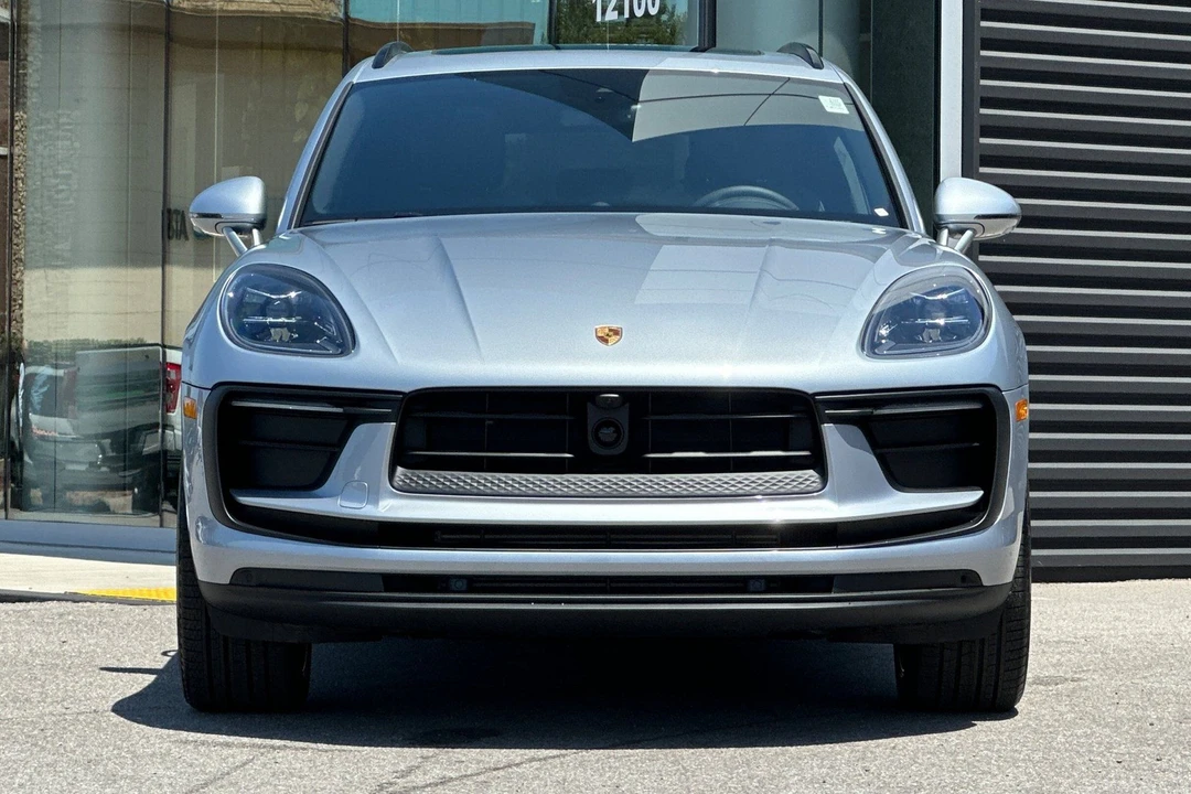2026 Porsche Macan - Image 11 of 31