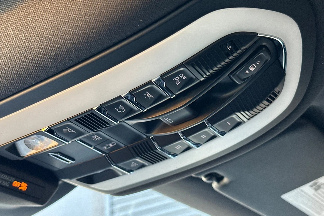 2026 Porsche Macan - Image 21 of 31