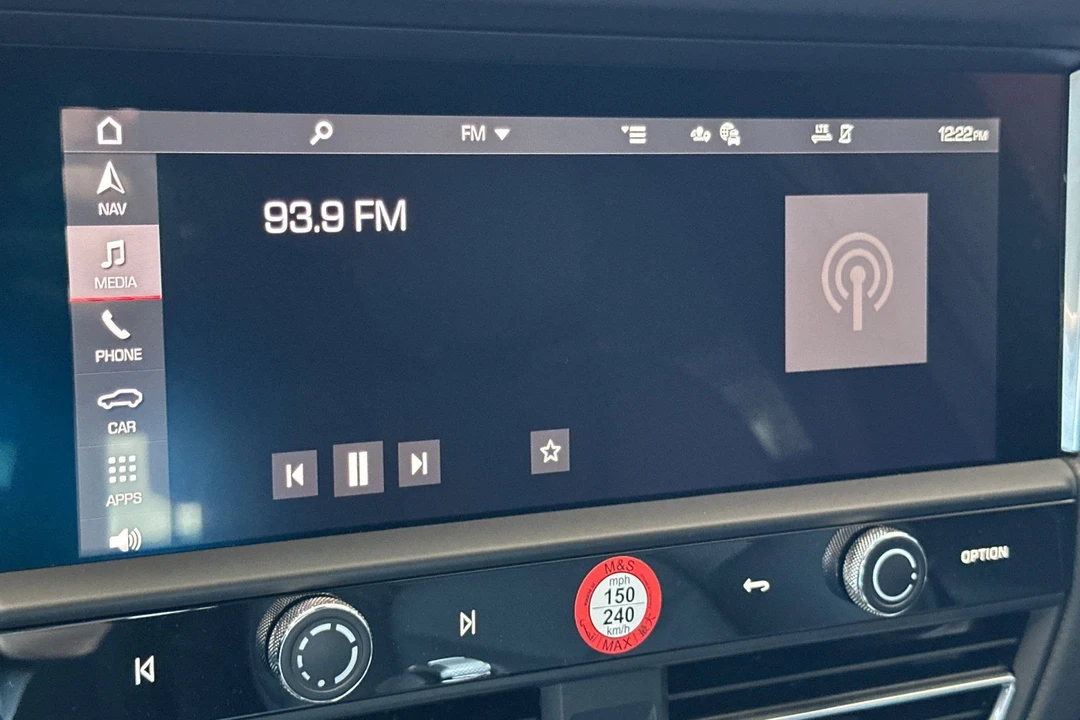 2026 Porsche Macan - Image 23 of 31