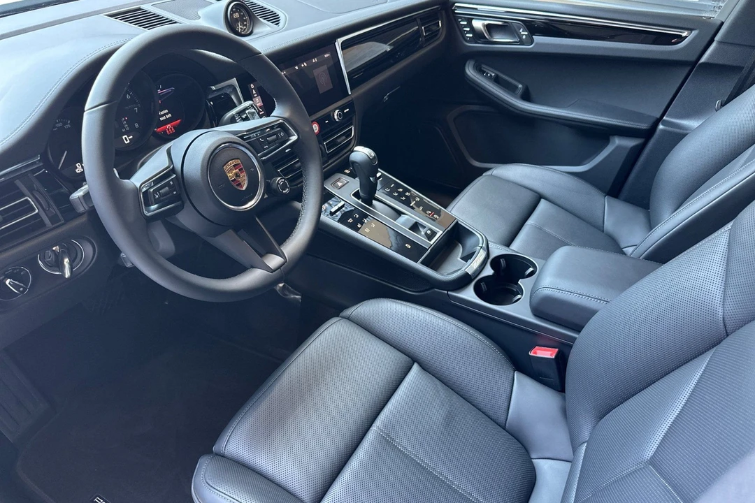 2026 Porsche Macan - Image 4 of 31
