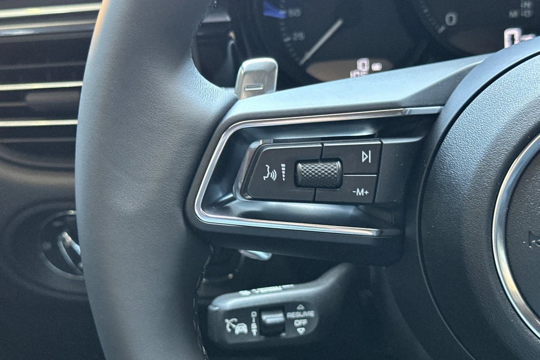 2026 Porsche Macan - Image 30 of 31