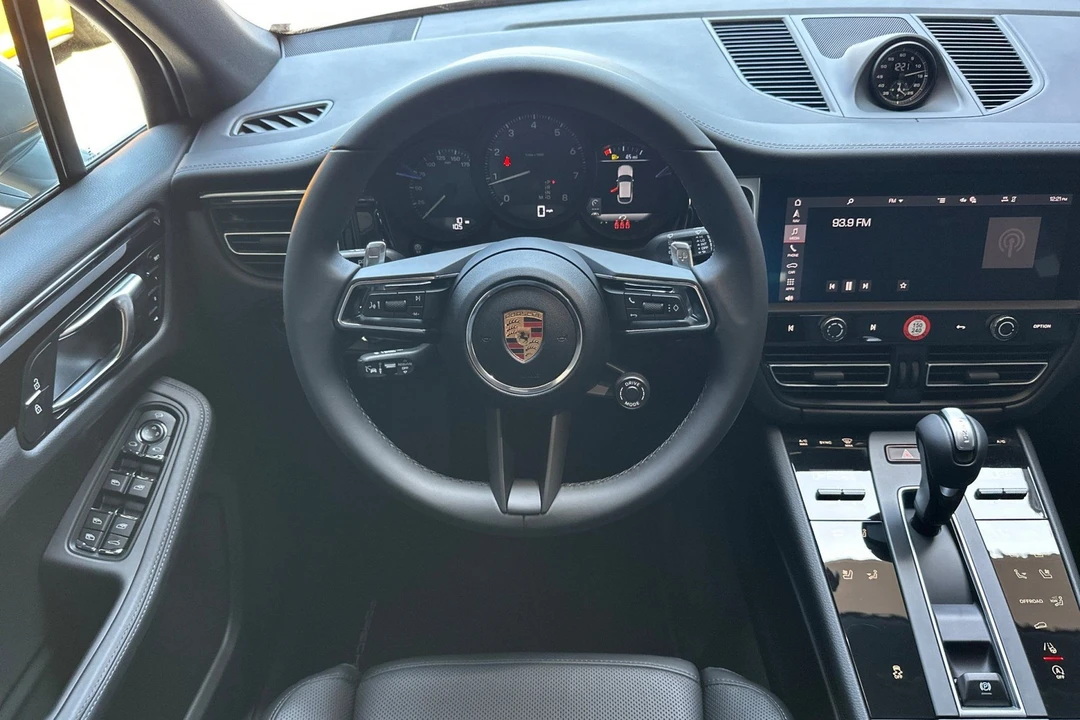 2026 Porsche Macan - Image 16 of 31