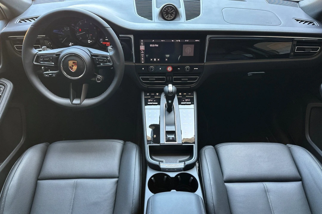 2026 Porsche Macan - Image 6 of 31