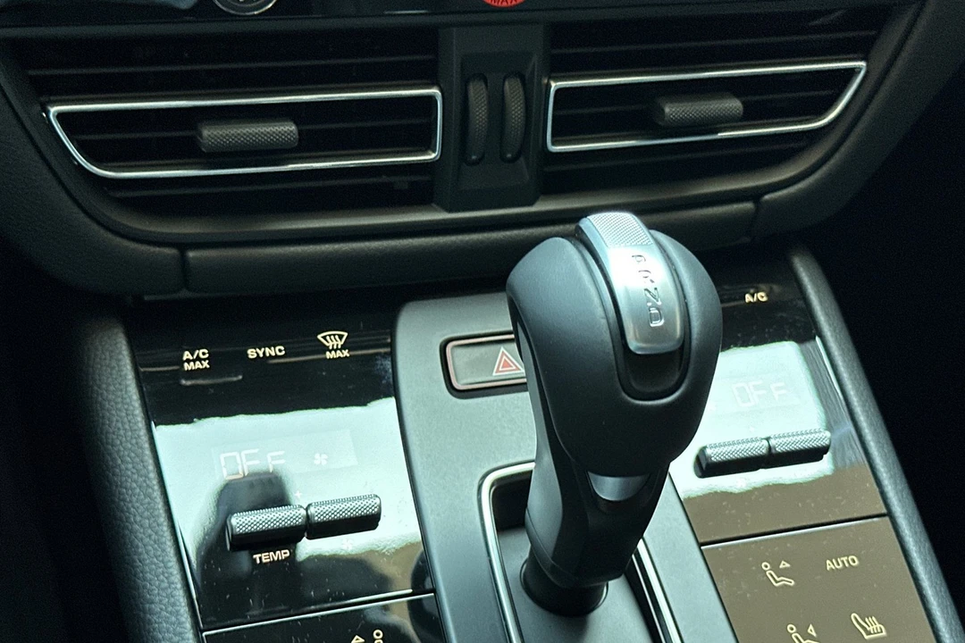 2026 Porsche Macan - Image 25 of 31