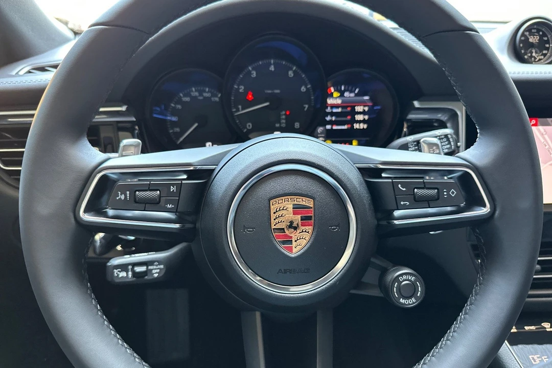 2026 Porsche Macan - Image 29 of 31