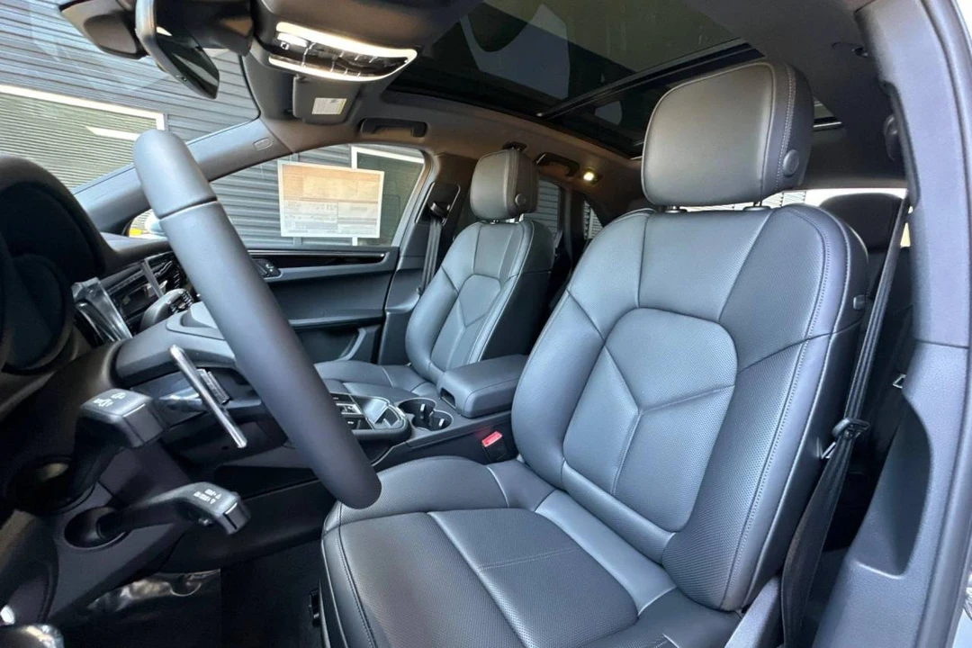 2026 Porsche Macan Electric - Image 5 of 5