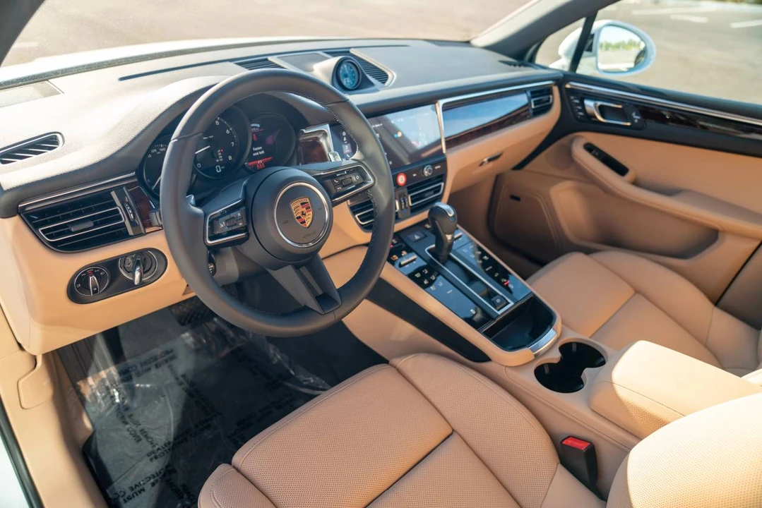 2026 Porsche Macan Electric - Image 4 of 5