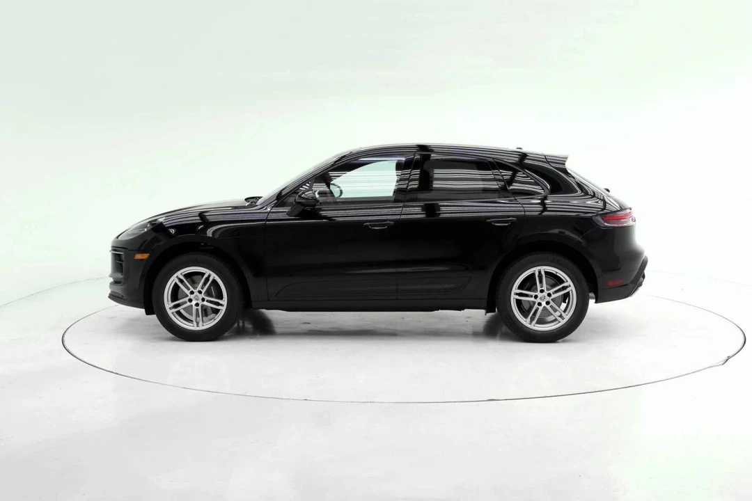 2026 Porsche Macan Electric - Image 2 of 5