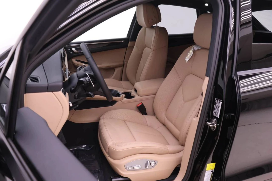 2026 Porsche Macan Electric - Image 5 of 5