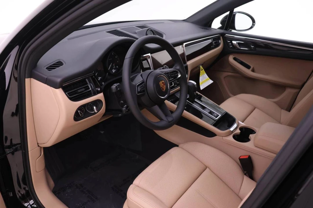 2026 Porsche Macan Electric - Image 4 of 5
