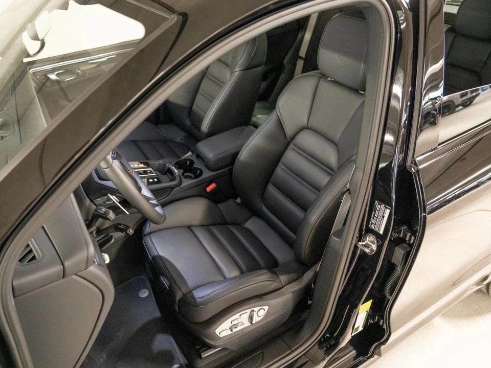 2026 Porsche Macan Electric - Image 5 of 27