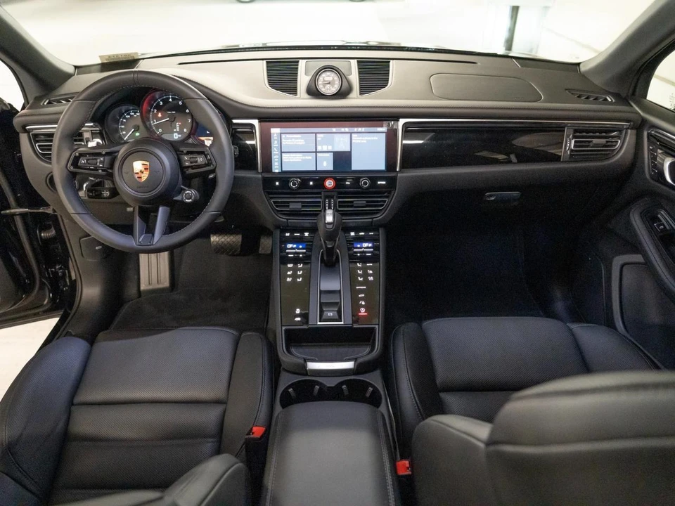 2026 Porsche Macan Electric - Image 25 of 27