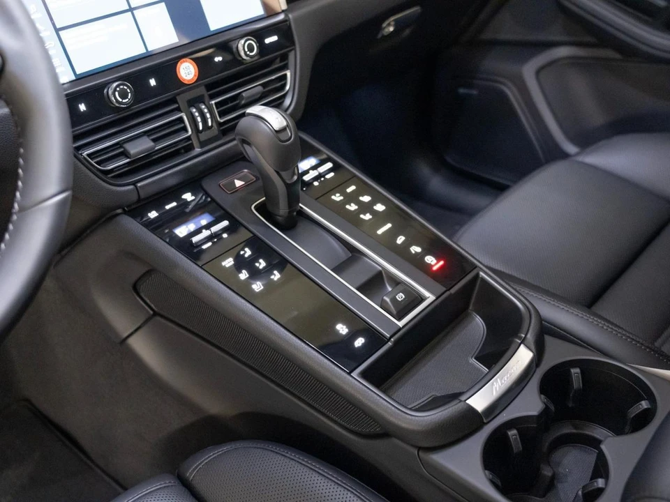 2026 Porsche Macan Electric - Image 21 of 27