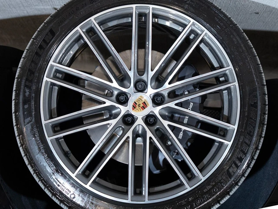 2026 Porsche Macan Electric - Image 11 of 27