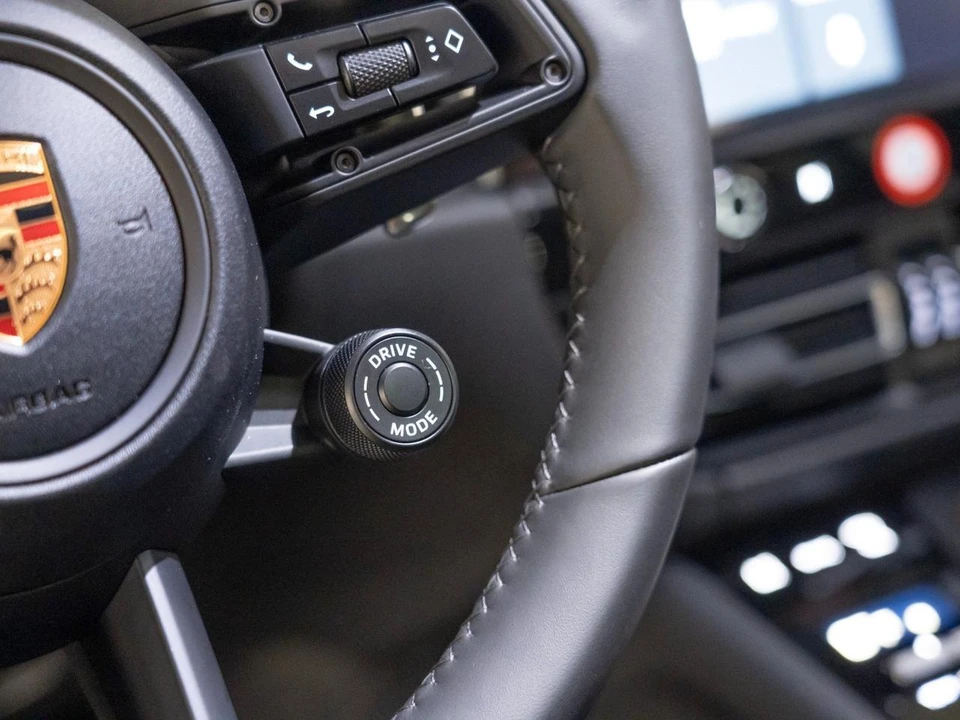 2026 Porsche Macan Electric - Image 22 of 27