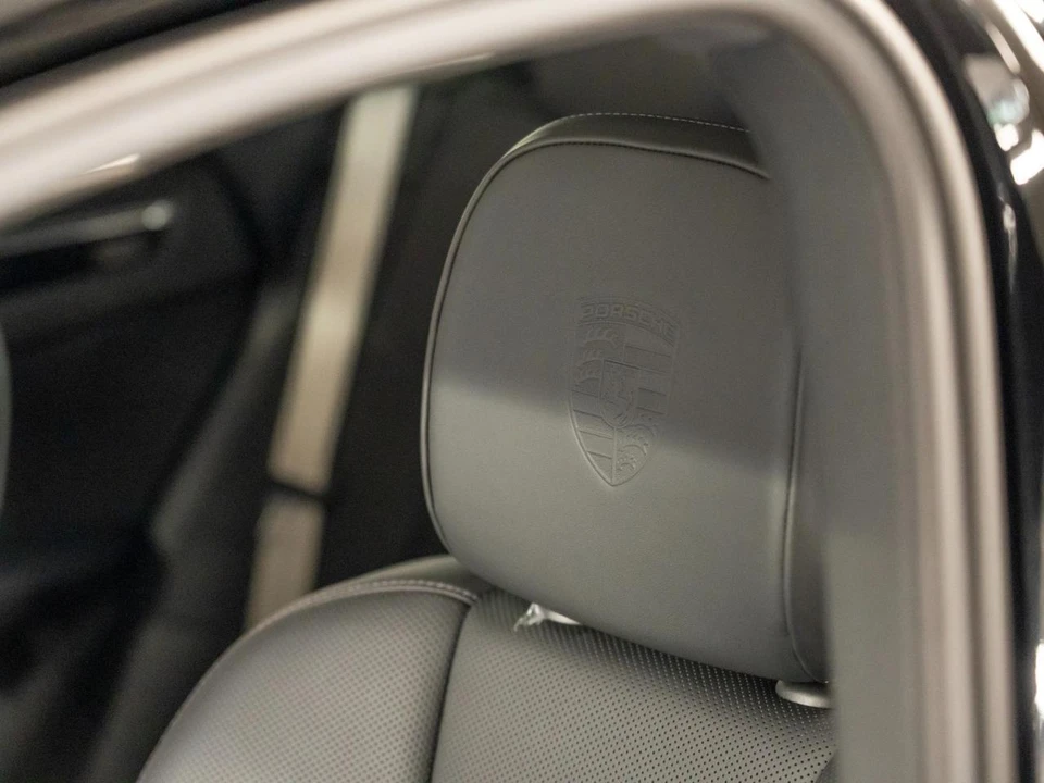2026 Porsche Macan Electric - Image 24 of 27