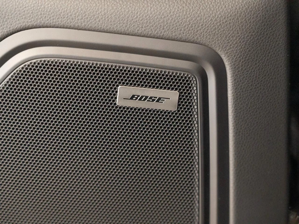 2026 Porsche Macan Electric - Image 17 of 27