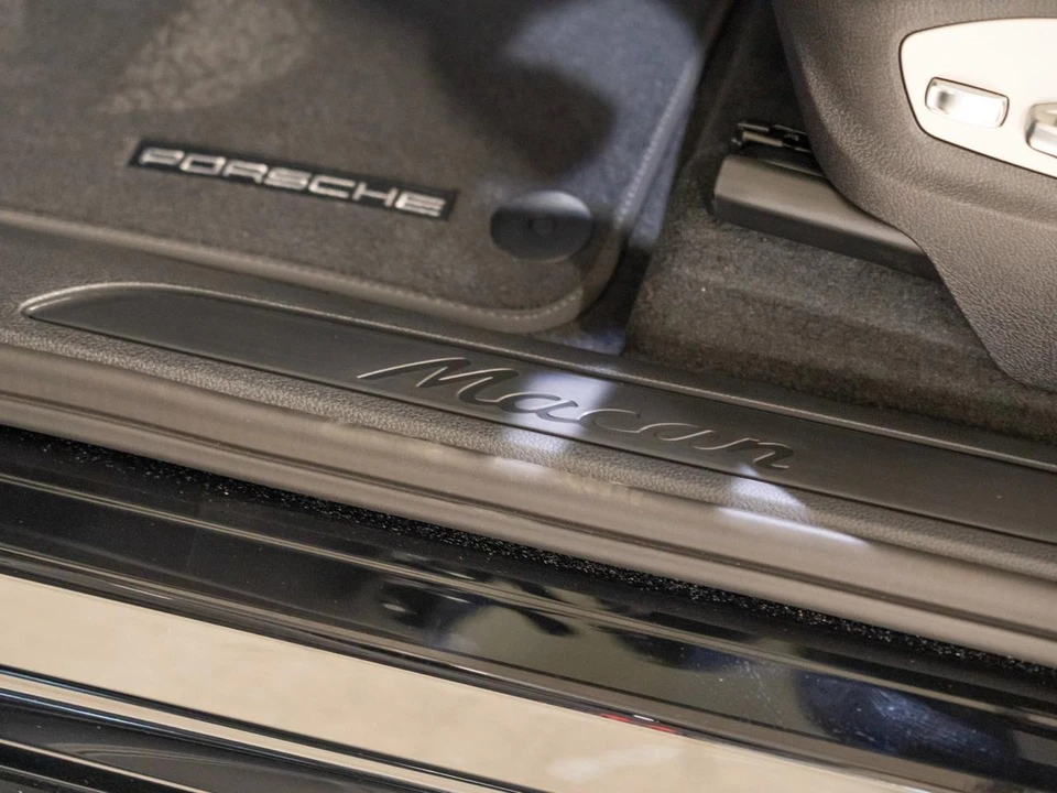 2026 Porsche Macan Electric - Image 12 of 27
